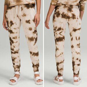 Lululemon Warm Down Jogger in Earth Dye Sand, Size 6